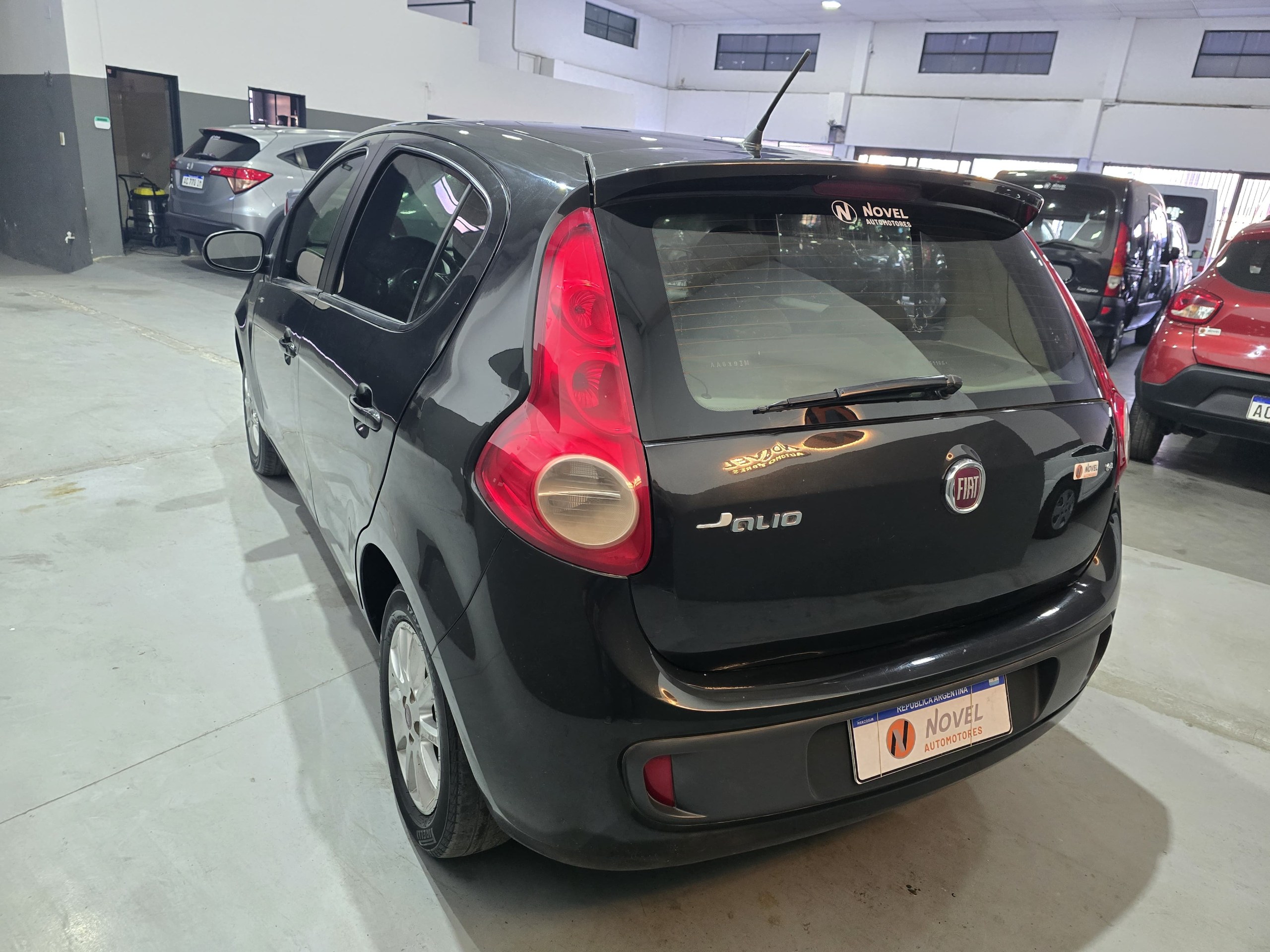 Fiat palio Attractive con gnc 3