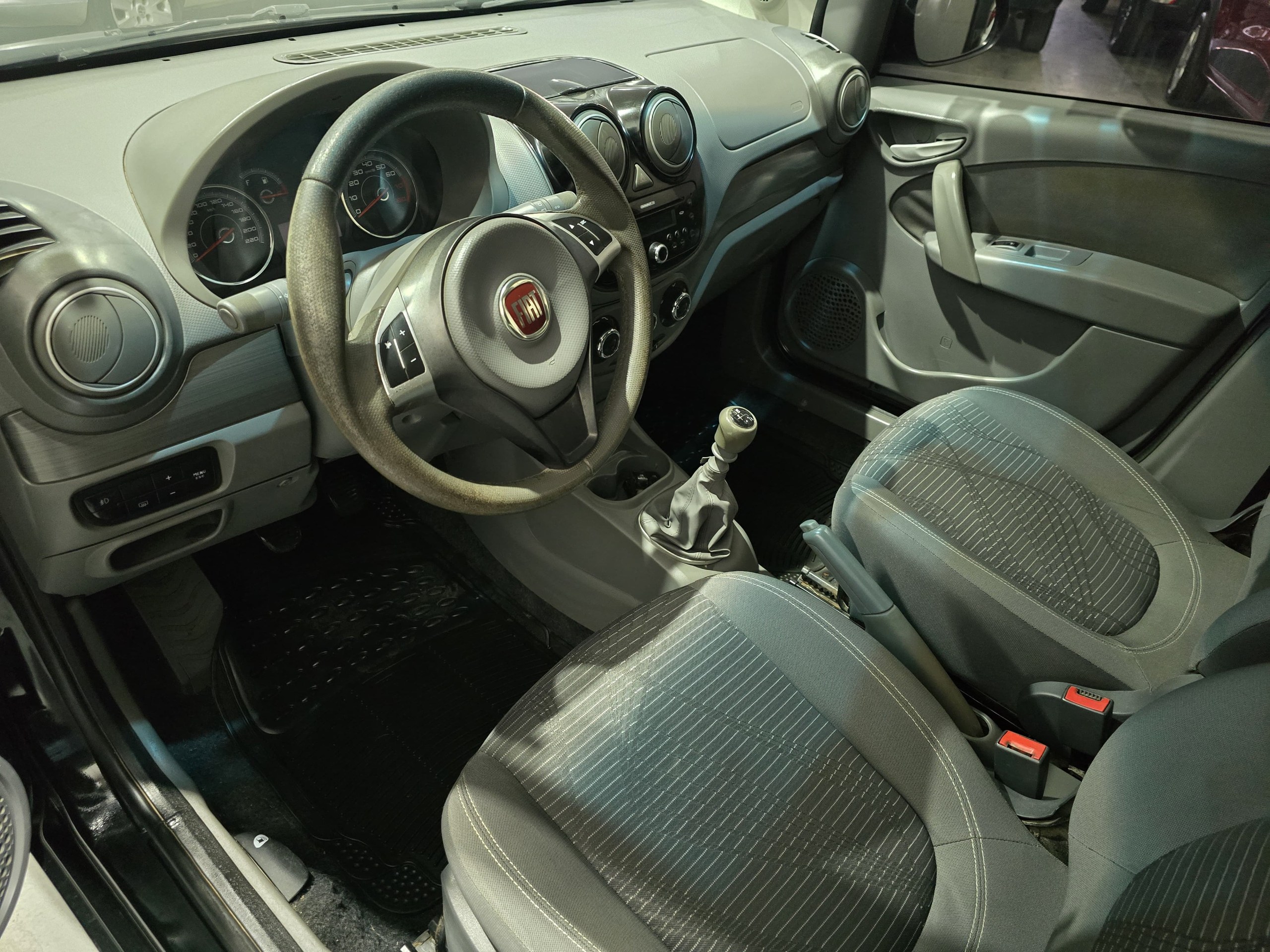 Fiat palio Attractive con gnc 6