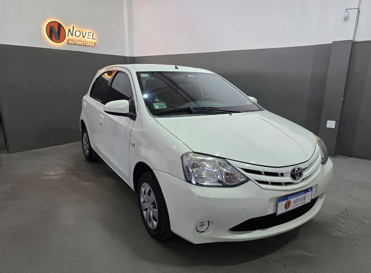 Toyota Etios 2015 Xs 1.5 5p Manual 1