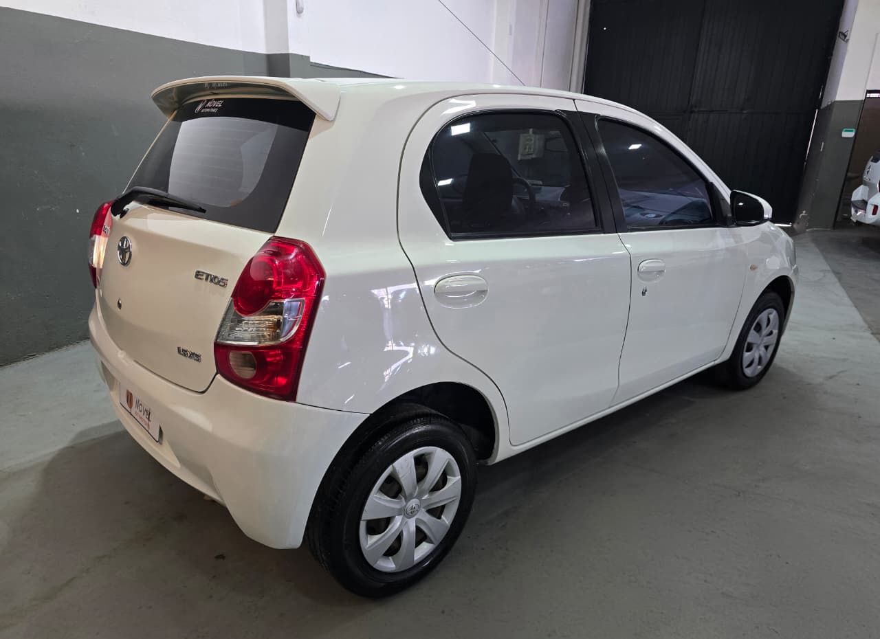 Toyota Etios 2015 Xs 1.5 5p Manual 4