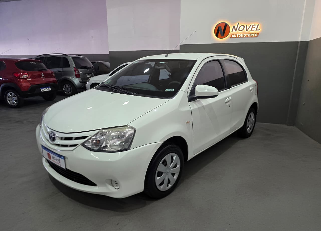 Toyota Etios 2015 Xs 1.5 5p Manual 3