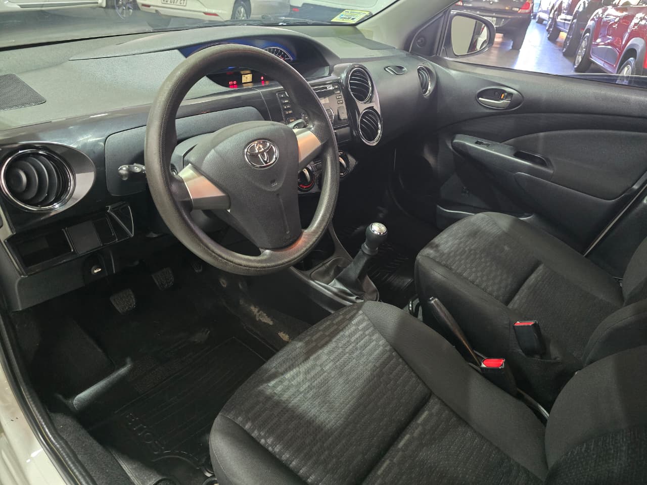Toyota Etios 2015 Xs 1.5 5p Manual 7