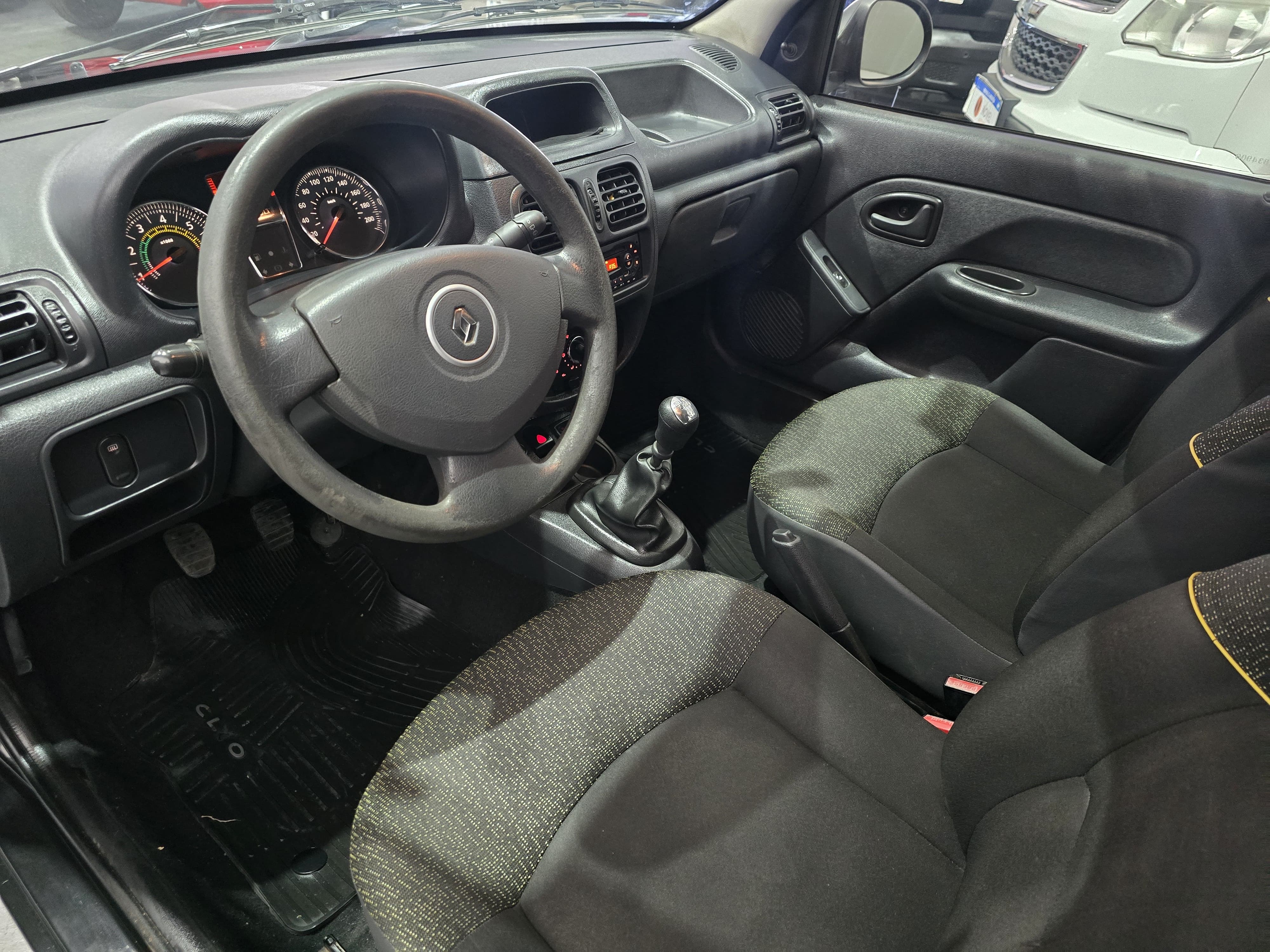 Renault Clio Mío 2013 Expression Pack II 5p Manual 6