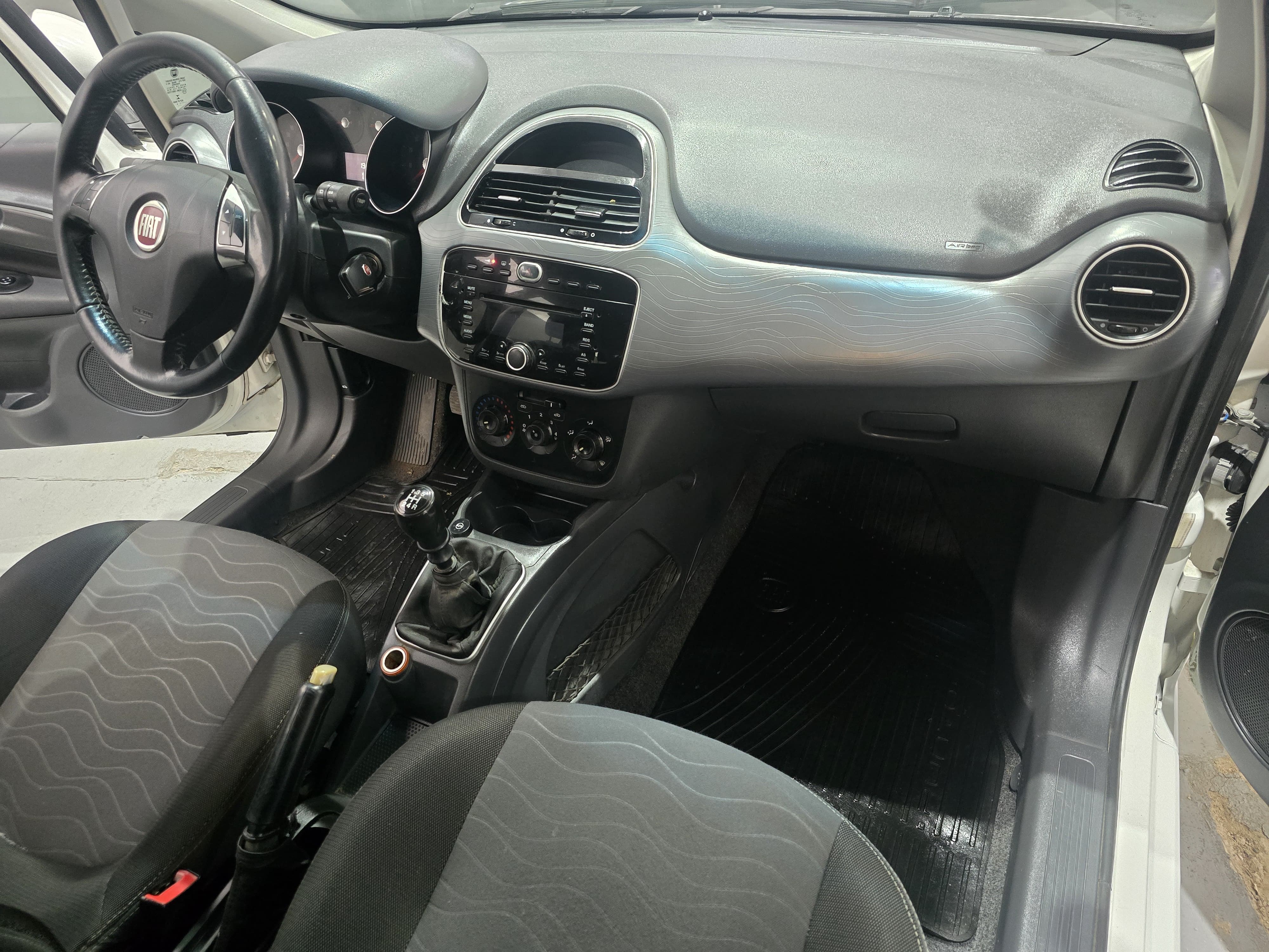 Fiat Punto 2014 Essence 1.6 Manual CON GNC 8