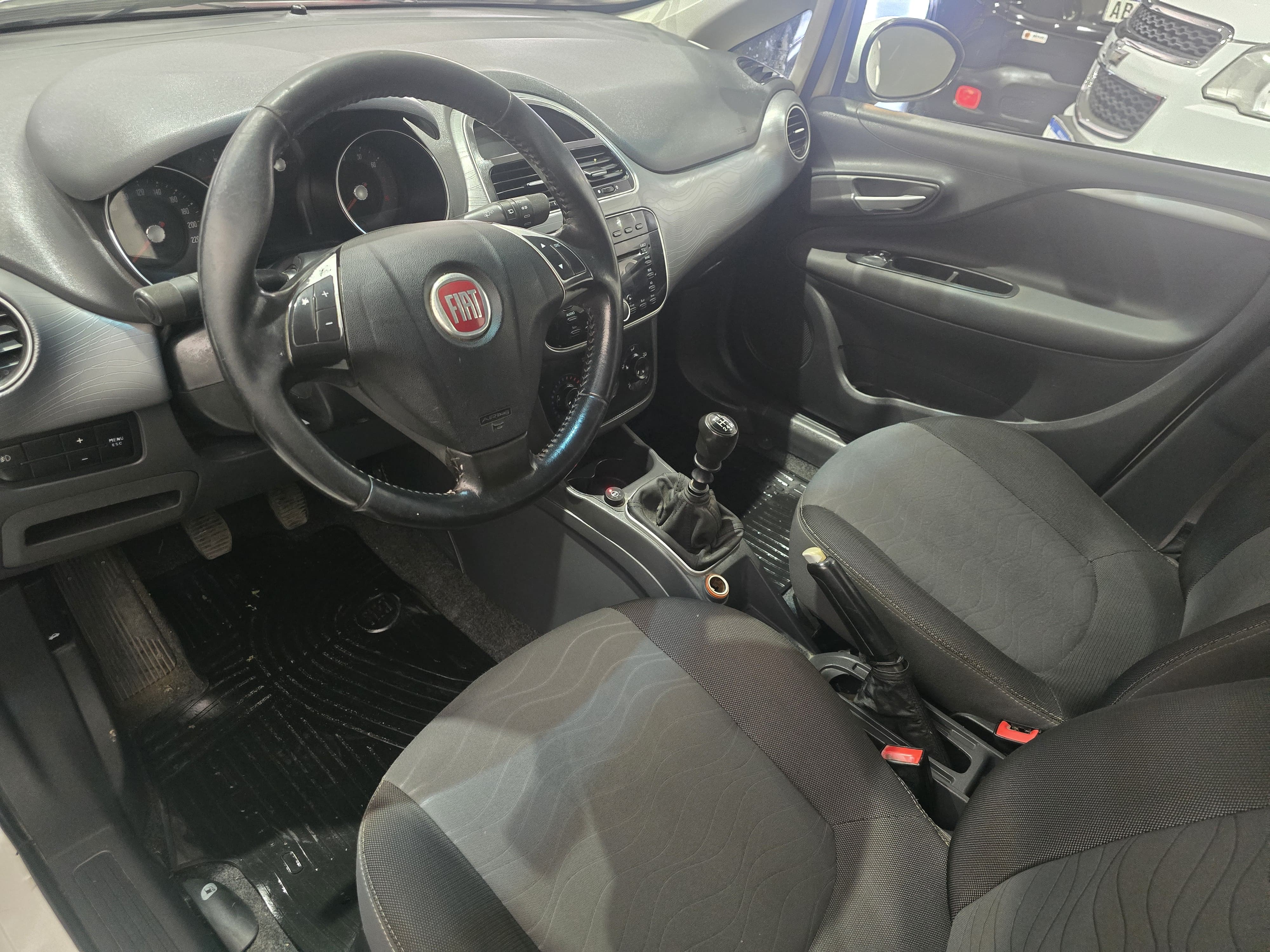 Fiat Punto 2014 Essence 1.6 Manual CON GNC 7
