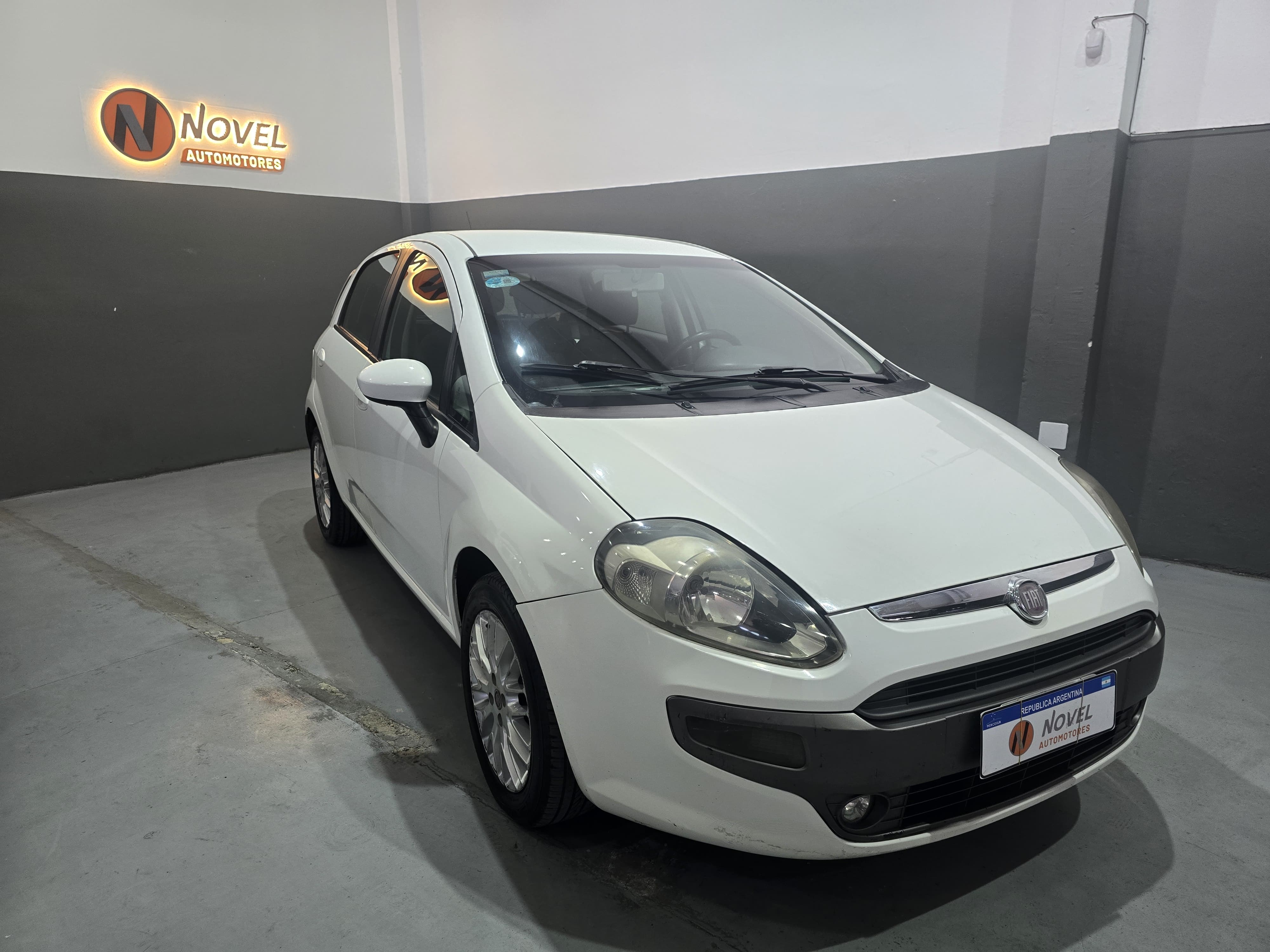 Fiat Punto 2014 Essence 1.6 Manual CON GNC 1