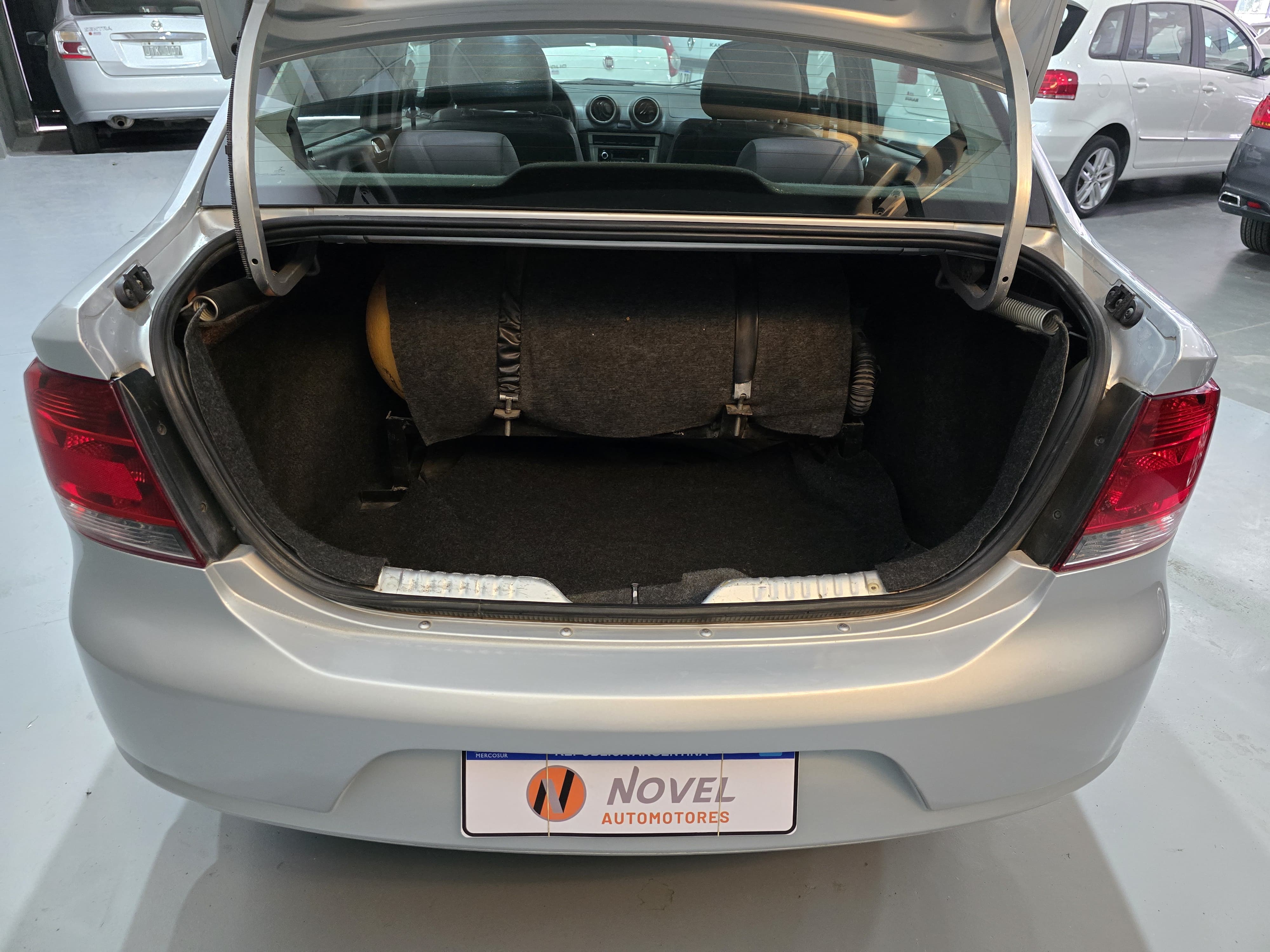 Volkswagen Voyage 2011 1.6 Confortline GNC 5