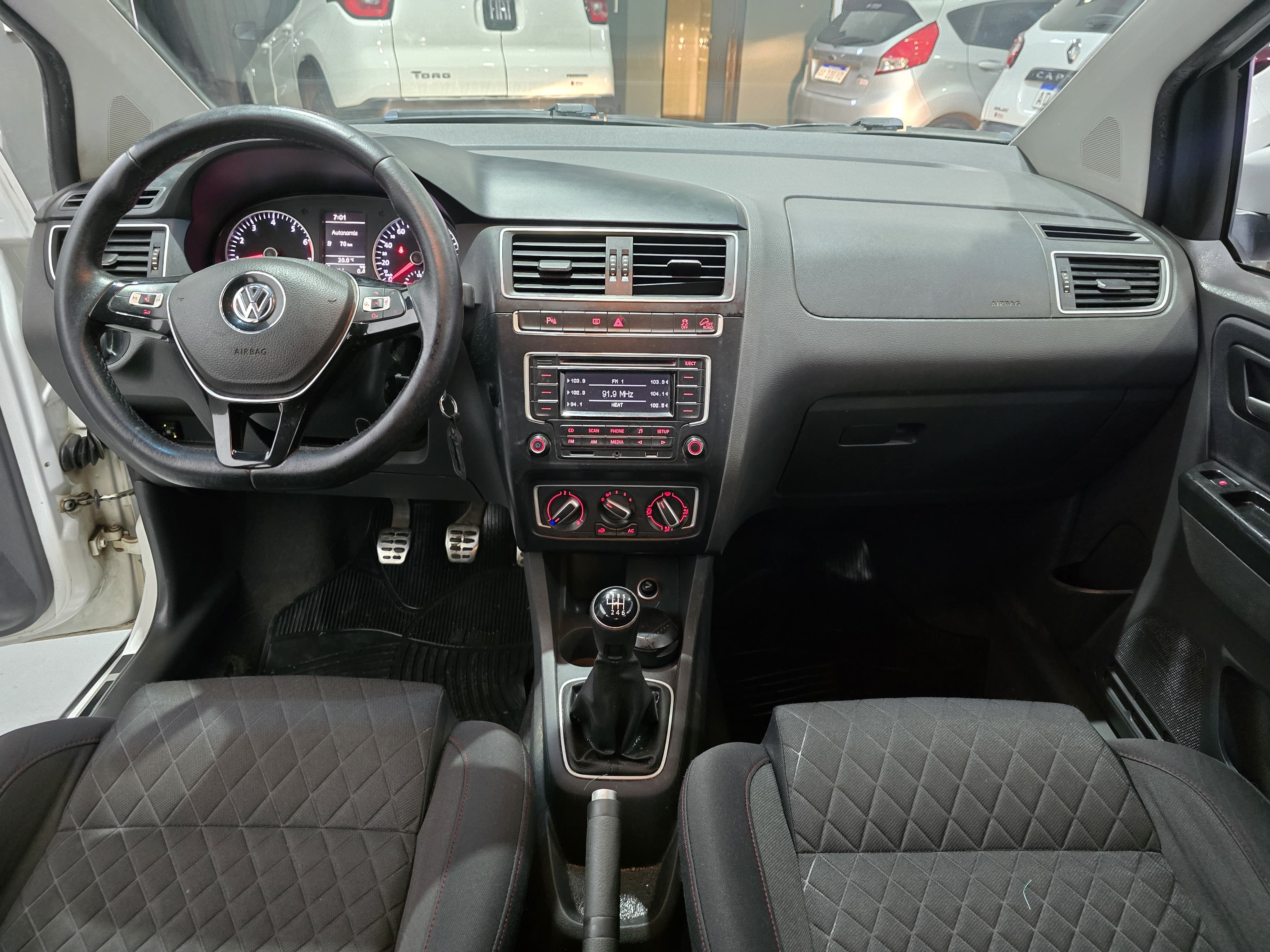 Volkswagen Suran Cross 2015 1.6 Highline L/15 Manual 6
