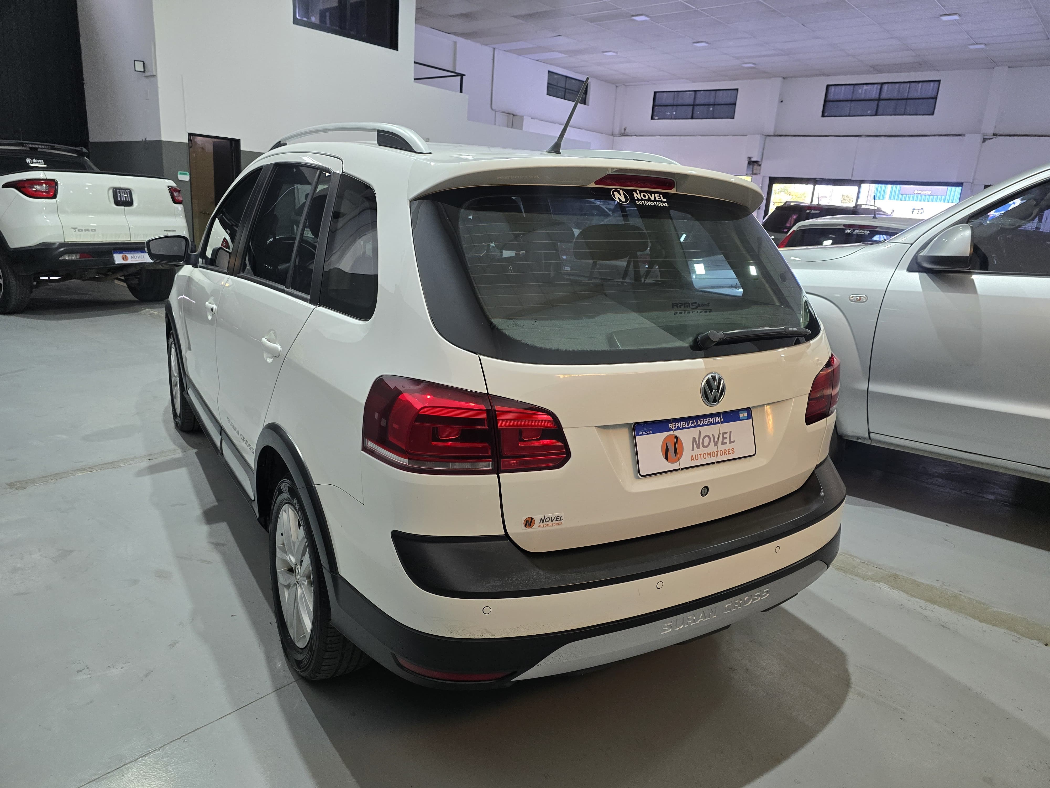 Volkswagen Suran Cross 2015 1.6 Highline L/15 Manual 4