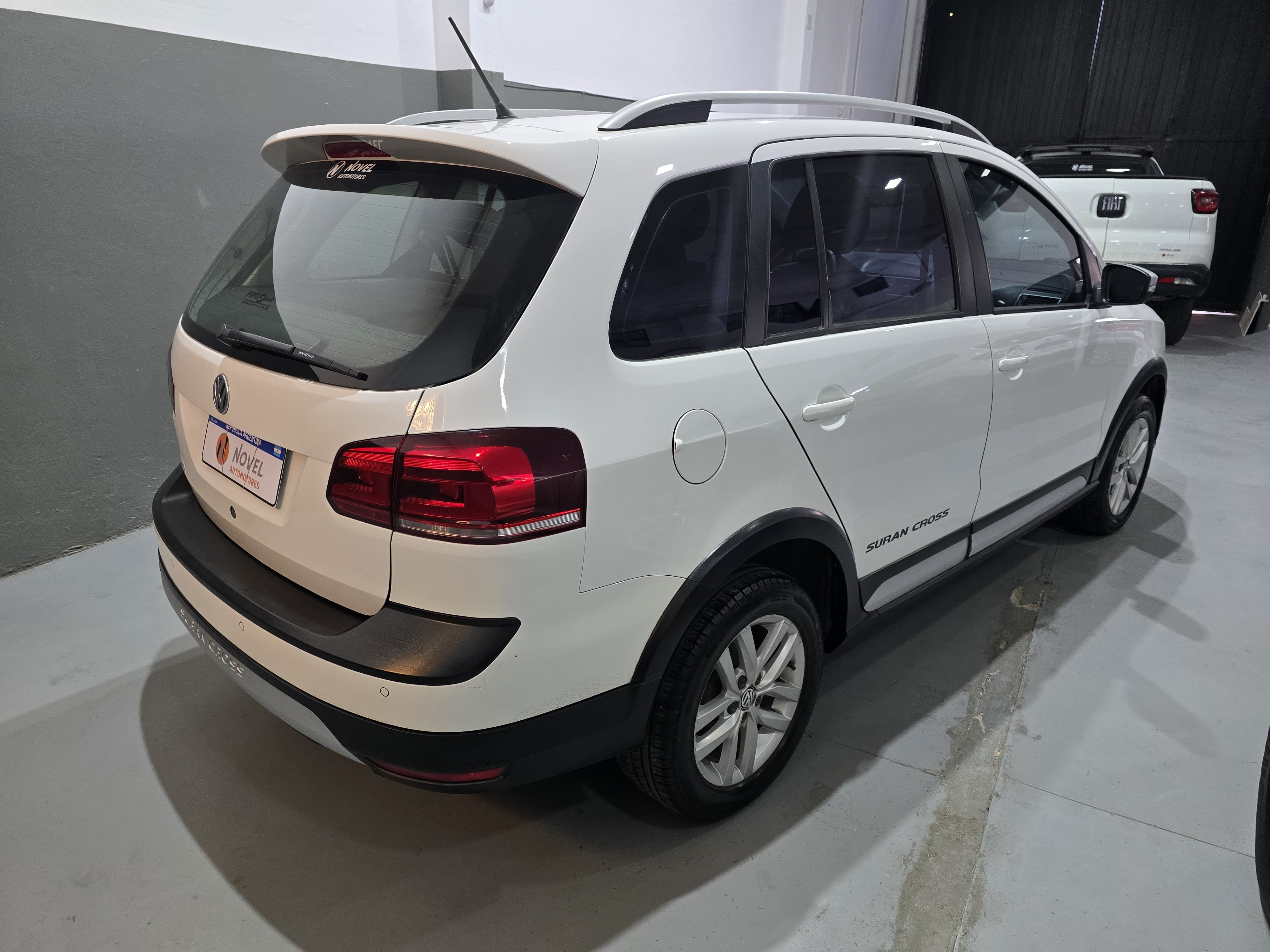 Volkswagen Suran Cross 2015 1.6 Highline L/15 Manual 7