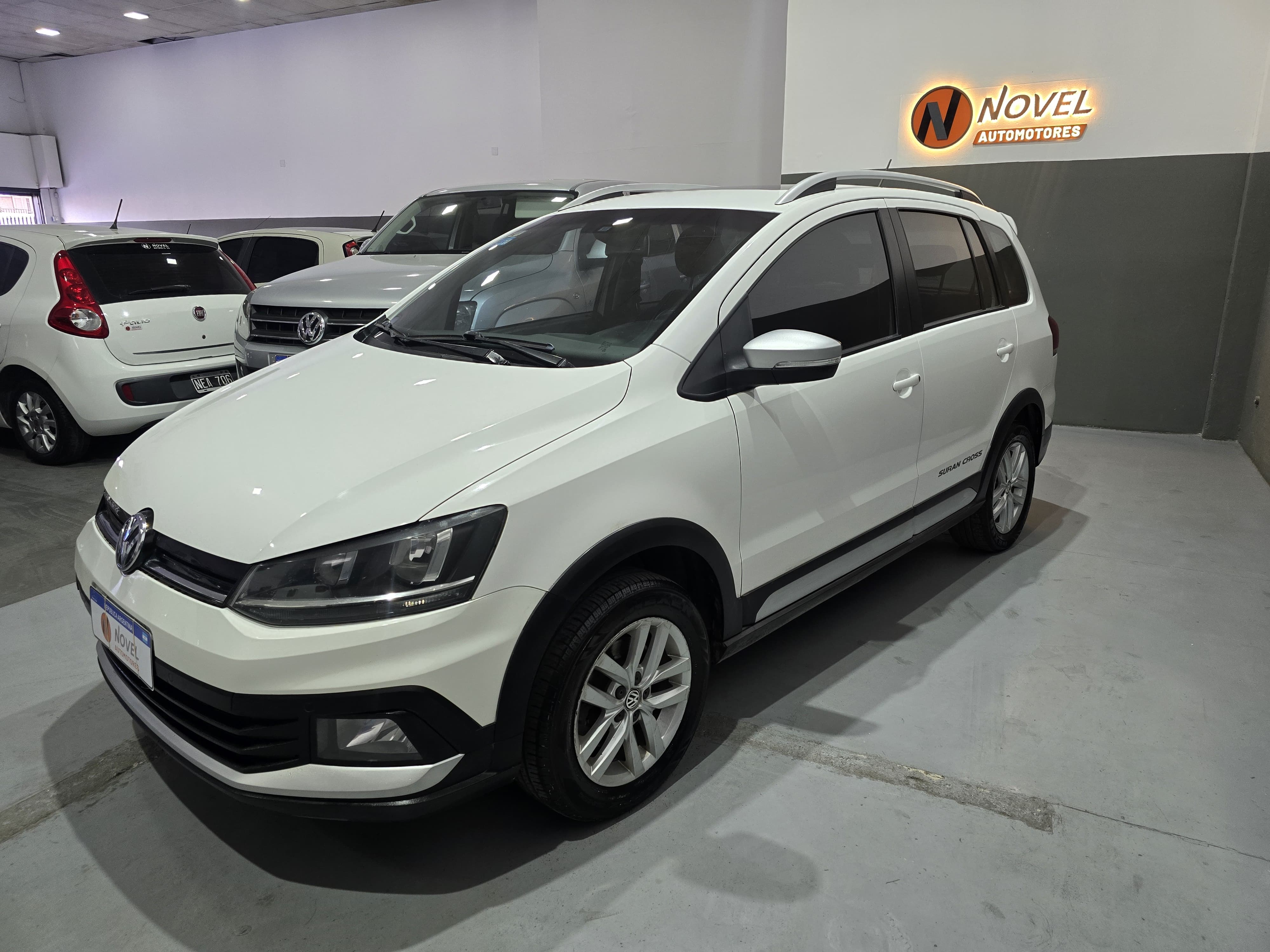 Volkswagen Suran Cross 2015 1.6 Highline L/15 Manual 3