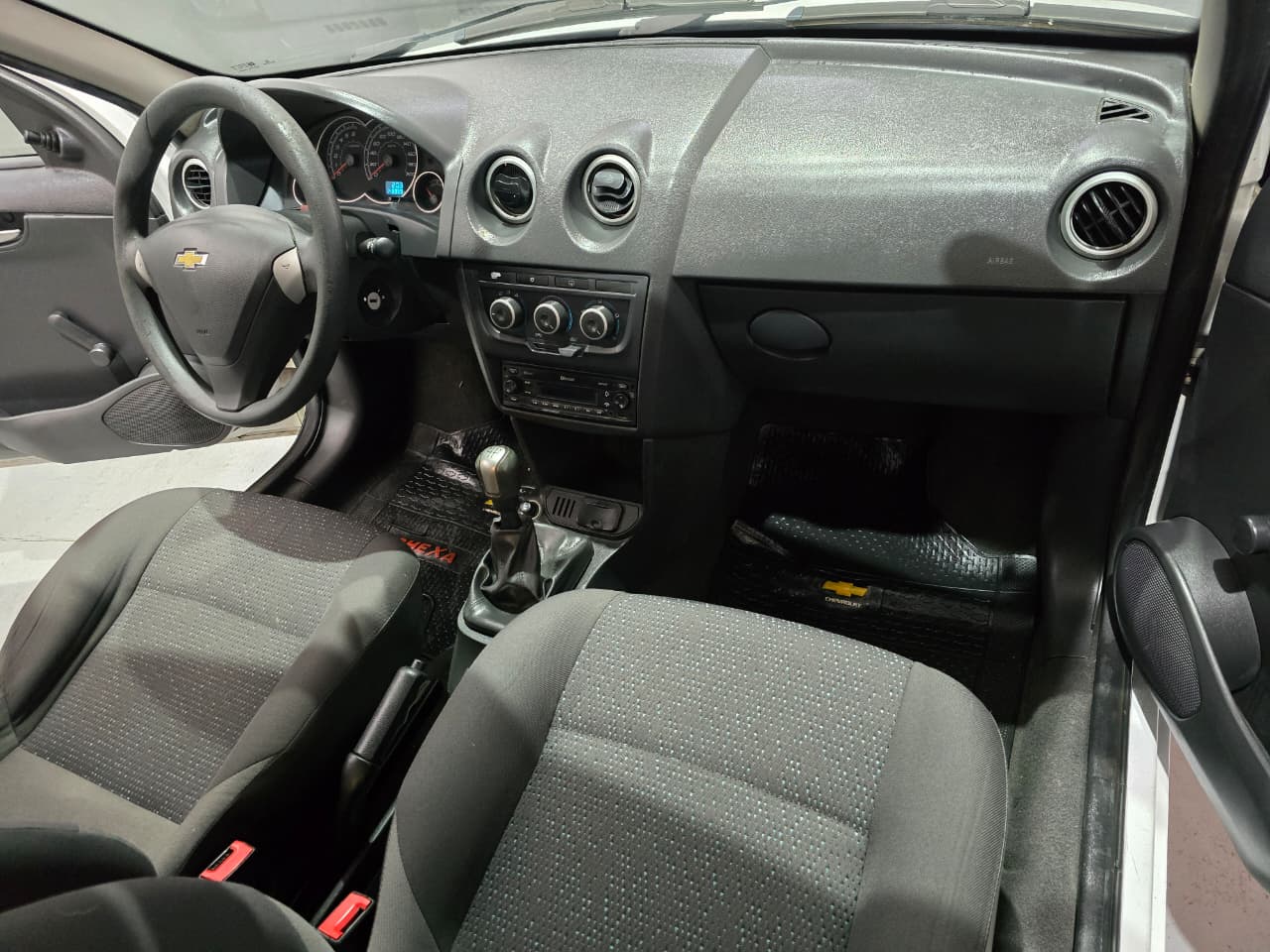 Chevrolet Celta 2014 1.4 Advantage Pack GNC 6