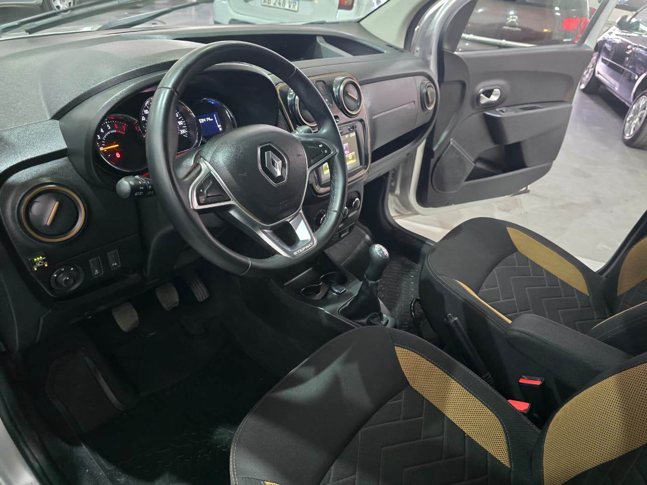 Renault Kangoo II 2024 1.6 Sce Stepway con GNC 8