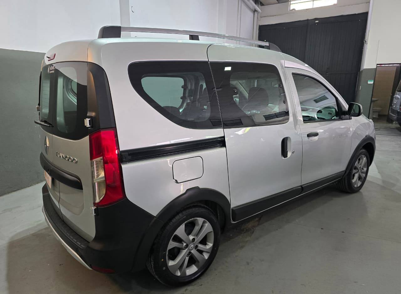 Renault Kangoo II 2024 1.6 Sce Stepway con GNC 3