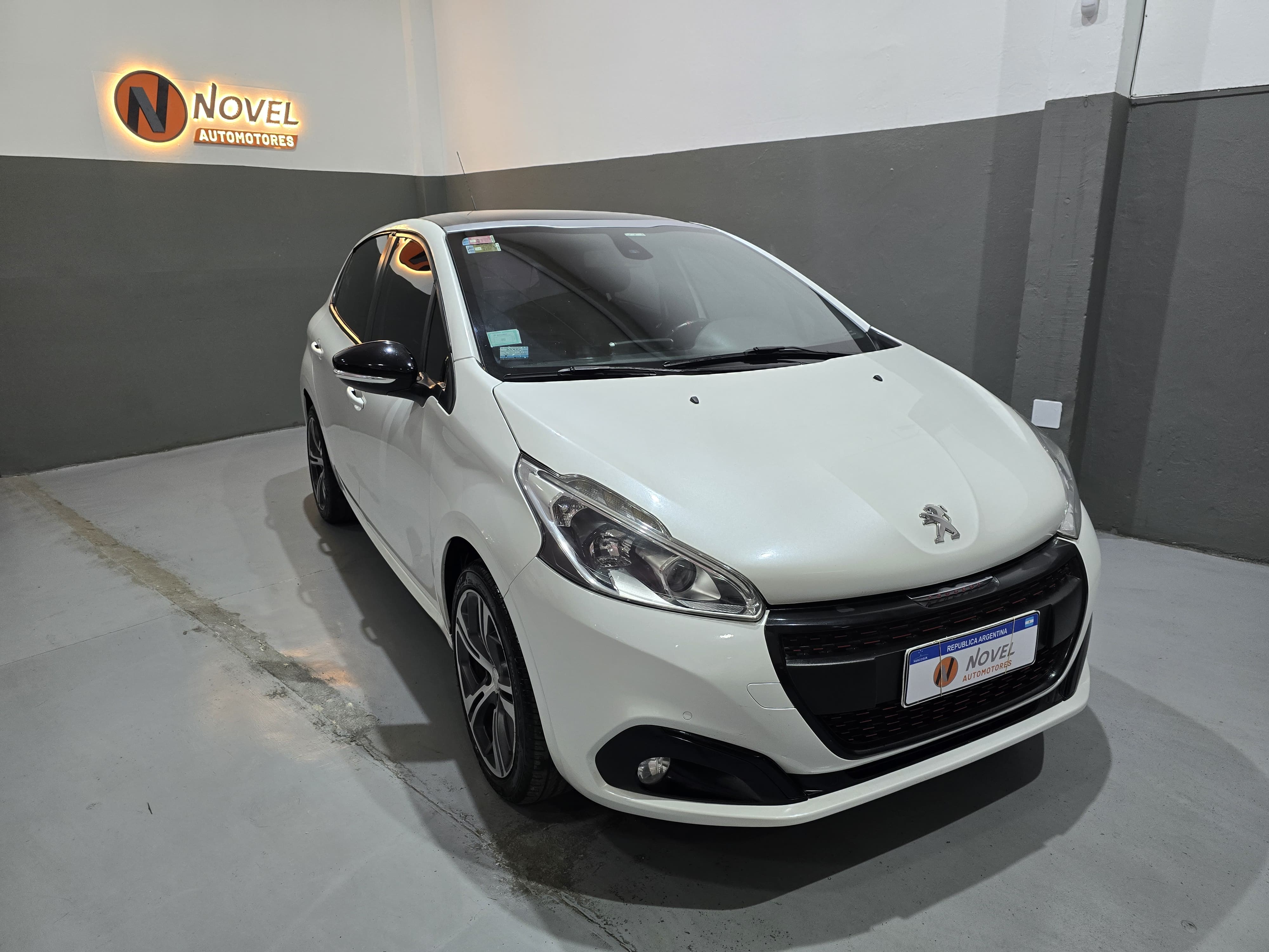 Peugeot 208 2018 1.6 GT Automática 1