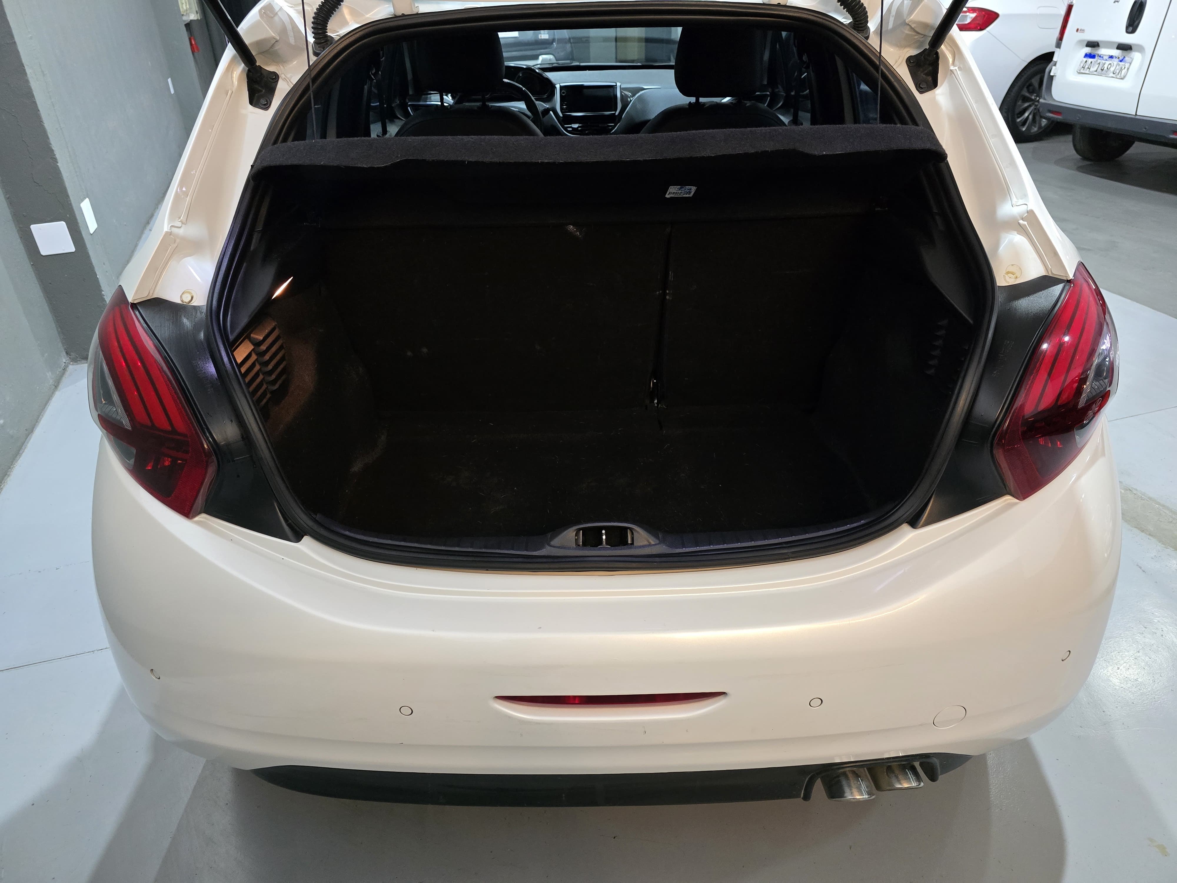 Peugeot 208 2018 1.6 GT Automática 5